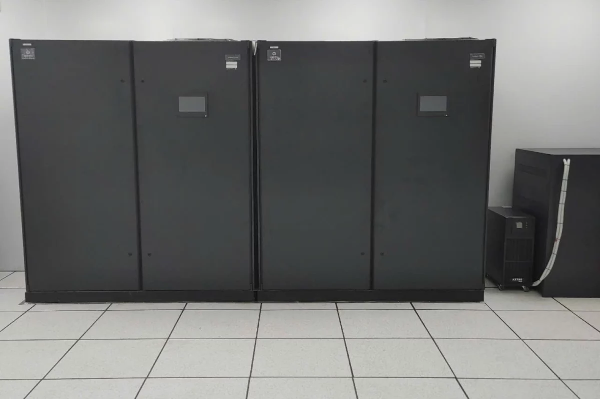 Système de climatisation pour le refroidissement d'une salle de serveurs