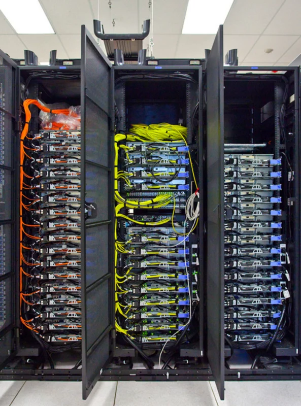 installation_de_baies_informatiques_dans_une_salle_serveur (1)